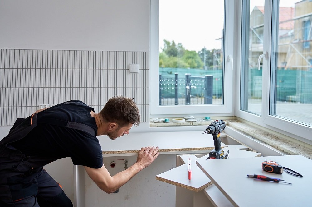 man-installing-kitchen-countertop-during-home-reno-2025-08-27-04-29-33-utc