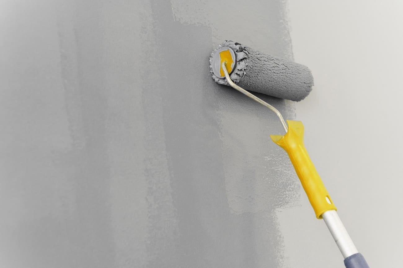 wall-painting-with-roller-concept